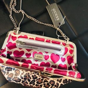GUESS LEOPARD CLUTCH💕